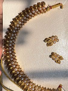 Elegant Pearl Necklace and Earrings Set