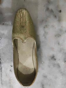Sparkling Gold Ethnic Jodhpuri Mojaris