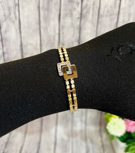 Elegant Gold Bracelet with Crystal Accents