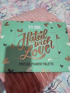 SFR Color "Hated with Love" Pressed Pigment Palett