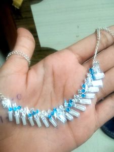 Twinkling Neck Chain With Small Earrings....