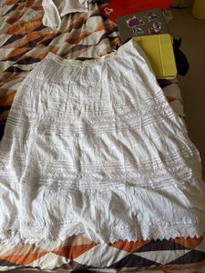 combo sale there. black&white skirt