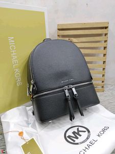 MICHAEL KORS*  *MEDIUM SIZED PEBBLED LEATHER BACKP