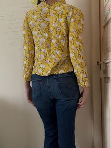 Floral yellow feminine top