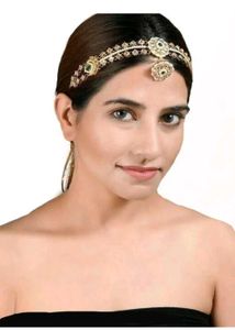 women elegant mangtika ....😍