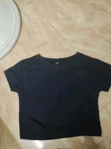 Basic Black crop top ( navy blue hint)