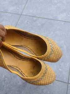 Yellow Ethnic Juttis
