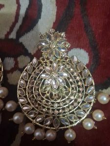 Exquisite Pearl &amp; Kundan Maang Tikka Set