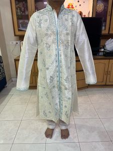 Men's Off-White Embroidered Kurta