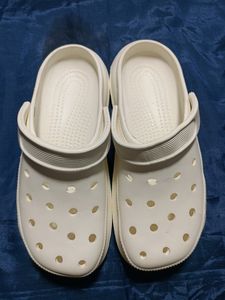 Classic Ivory Crocs Size 9 Unisex