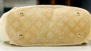 Authentic Louis vuiton Tote Bag