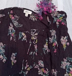Black Floral Top 🛍️🖤