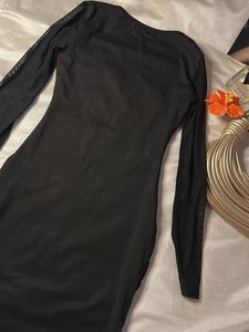 Black bodycon dress