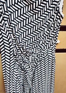 Chic Black &amp; White Geometric Print Dress