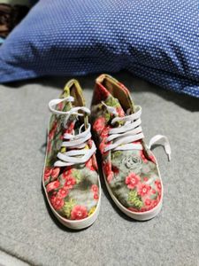 Floral Print Lace-Up Sneakers