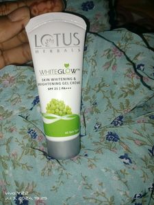 Lotus Herbal White Glow Skin Whiting And Brighteni