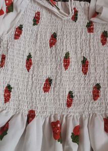 Cute strawberry top 🍓🍰
