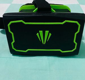 VR Headset - Black and Green