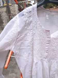 white chikankari kurti