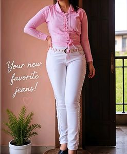 Pure white skinny-fit jeans featuring elegant pear