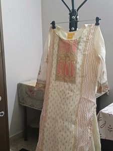 Elegant Cream Kurta with Pink &amp; Gold Print