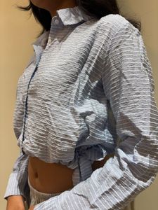Chic Textured Blue Cropped Shirt