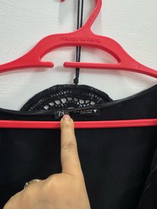 Chic Black Twist Front Sleeveless Top