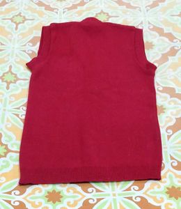 IT IS A NEW  MAROON OSWALCOLLECTION HALF SWEATER..