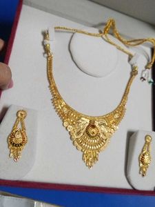Elegant Gold Necklace and Earring Set