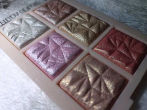 HUDA COLORRadiantEleganceBAKED HIGHLIGHTER