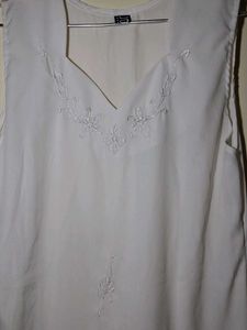 White Sleeveless short kurti