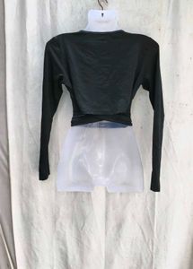 61209. Chic Black Long Sleeve Crop Top