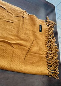 Stylish Gold Scarf with Fringe