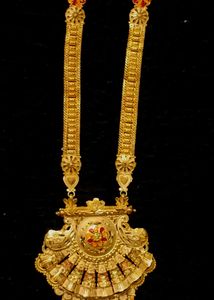 Exquisite Gold Jewellery Set