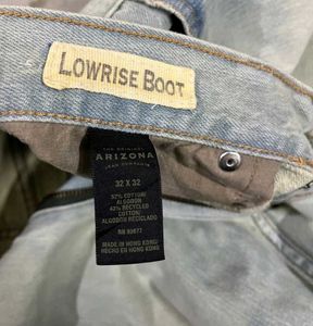 ARIZONA ICE WASHED BOOTCUT JEANS SIZE 32