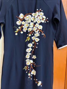 Elegant Navy Blue Kurta with Floral Embroidery