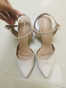 Rocia Pointed-Toe Kitten Heels