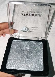 Shimmering Highlighter Powder