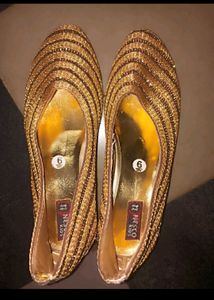 Golden Jutti with stone work