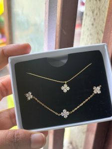 Flower necklace-bracelet combo anti-tarnish