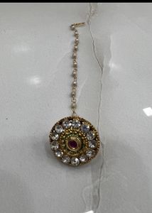 Gold &amp; Pearl Maang Tikka With Saree Pin