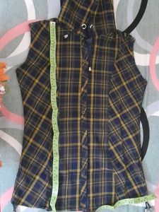 Stylish Sleeveless Checked Hoodie Top