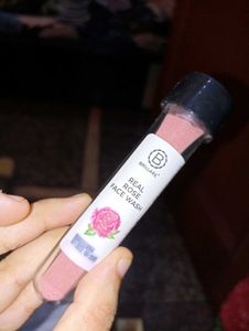 Brillare Real Rose Face Wash