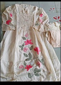 Elegant Floral Embroidered Kurta Set