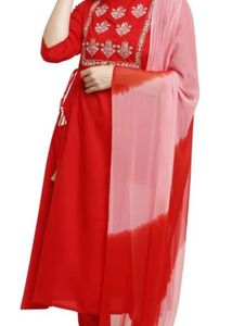 Stunning Traditional Look Kurti Pant Set