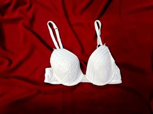 🇳🇿💫🎀Elegant White Lace Padded Bra