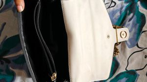Chic Quilted Shoulder Bag with Chain