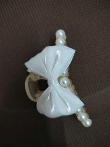 Elegant Pearl & Bow Hair Clip