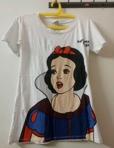 Snow White Graphic T-Shirt 🤍