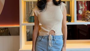Ribbed Knit Cut-out Crop Top